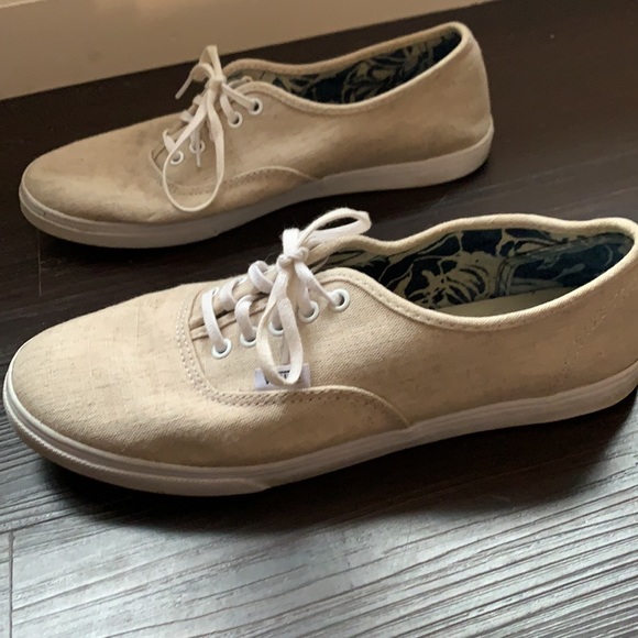 Vans - Picture 3 of 9